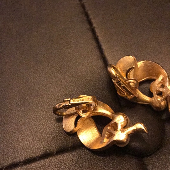 Vintage Trifari Faux Pearl Cluster Clip Earrings - Picture 5 of 5